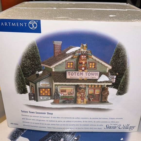 Department 56 TOTEM TOWN Souvenir Shop - Picture 5 of 5